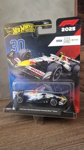 HotWheels Premium Formula 1 Team #30 - Visa Cash App Racing Bulls 2025