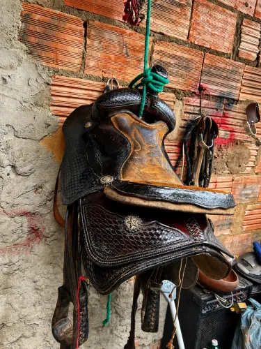 Vendo sela americana QUARTO DE MILHA 