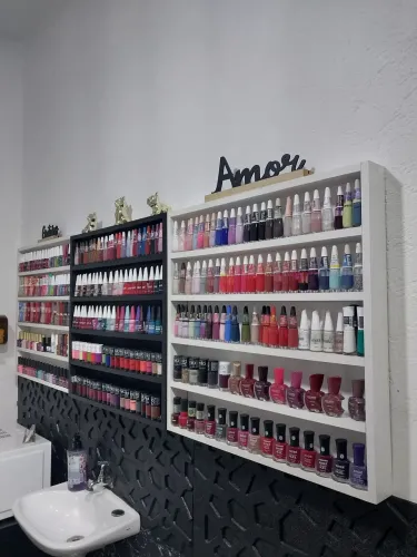 Esmalteria (três unidades)