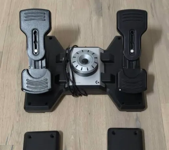 Pedal (Rudder) Logitech simulador de Voo