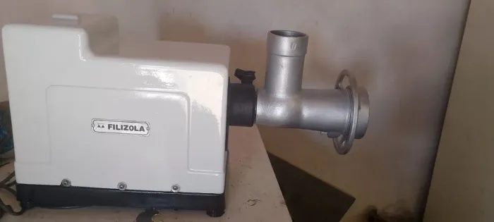 Vendo um moedor 220 volts valor 900 reais tel *39