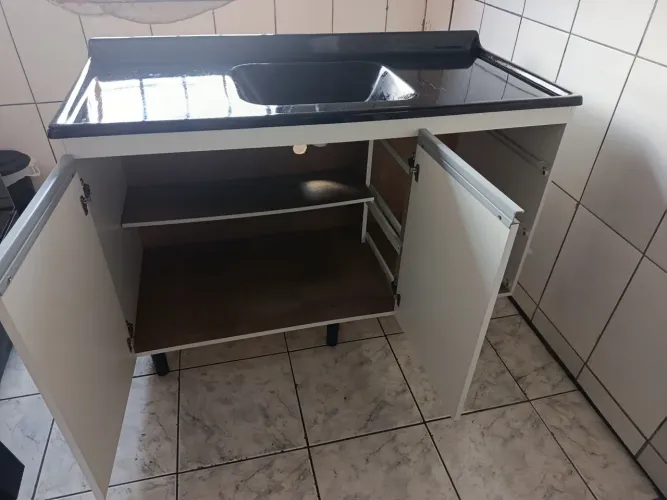 Pia com armário semi-novo 
