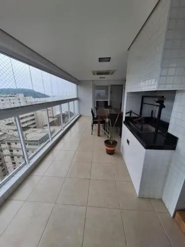 Excelente apartamento, varanda gourmet com vista ao mar, infra completa