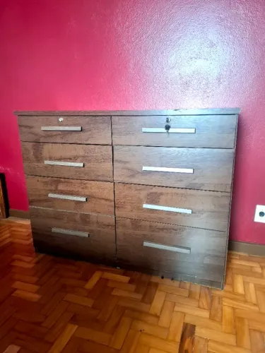 Cômoda com 8 gavetas