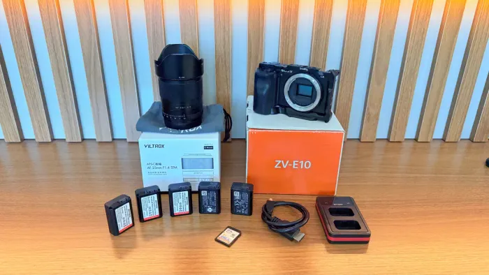 Sony ZV-E10 + Viltrox 23mm f/1.4 ? KIT COMPLETO