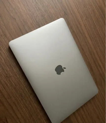 MacBook Pro 13 M1 - 512gb SSD.