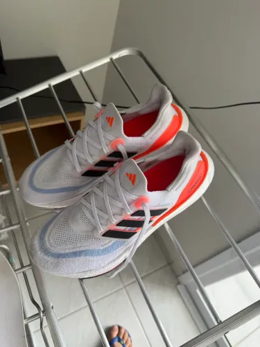 Tênis Ultraboost 43/44