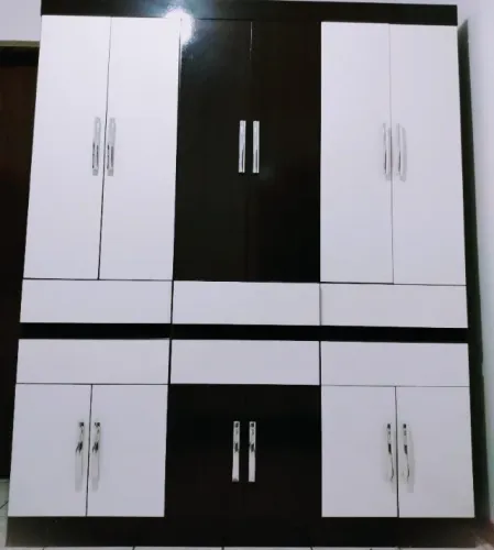 Guarda roupa 12 portas e 6 gavetas