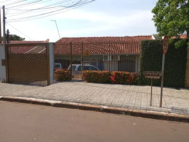 Casa Grande com Edícula e Piscina
