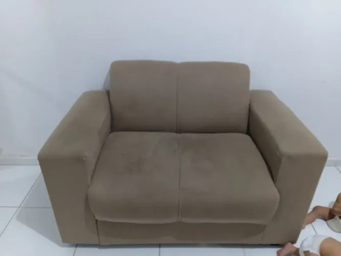 Sofá 2 lugares conservado