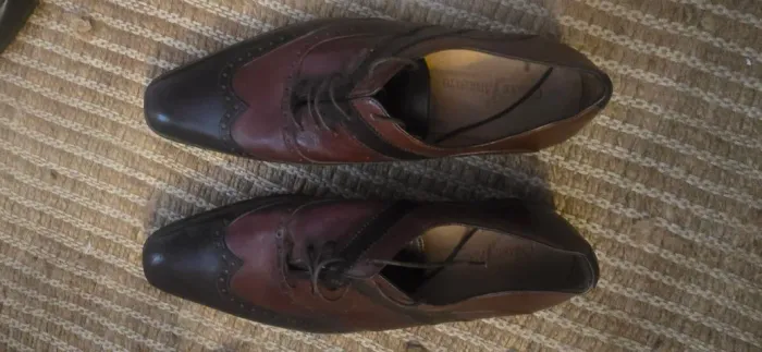 Sapatos de luxo novos vindos de Portugal