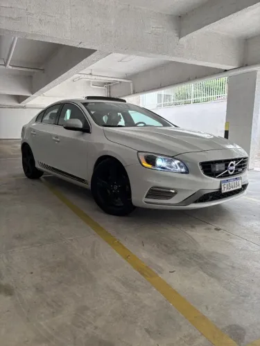 Volvo S60 T-6 R-design 3.0 AWD 4P 2015