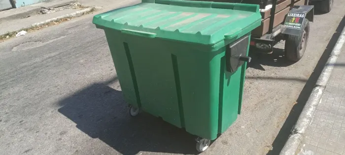 Lixeiras usadas