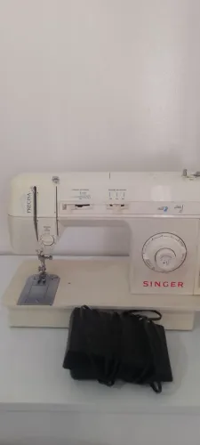 Máquina Singer precisa