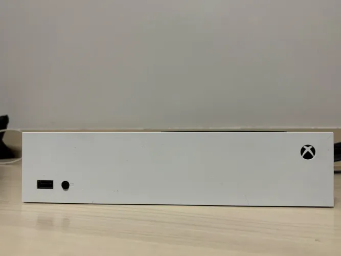 Xbox serie s usado: uma manete + fone astro A10
