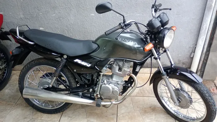 Honda Fan 125 revisada aceita o cartão interessados leia a descrição e chama no zap ?