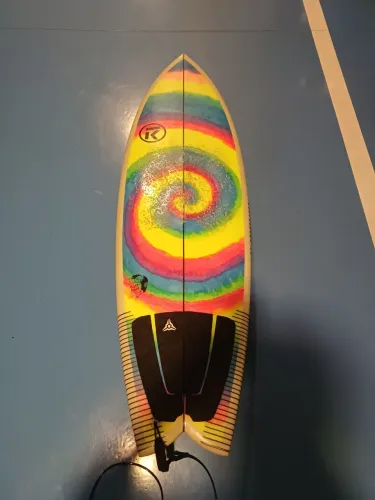 Prancha de surf 5'10 com 34,7l. Prancha em excelente estado, fundo zerado.