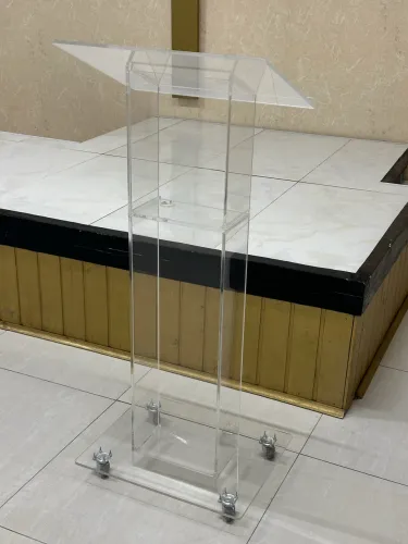 Púlpito de acrílico
