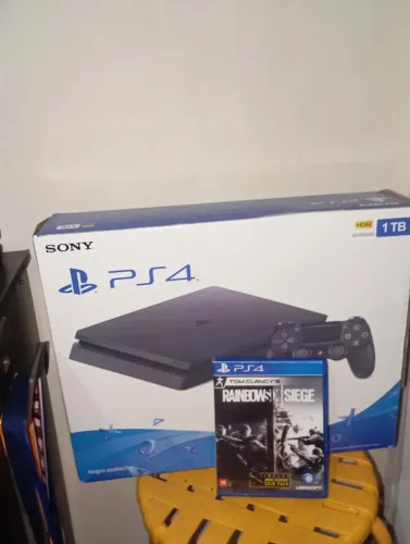 Caixa de ps4 mais um jogo de brinde ?