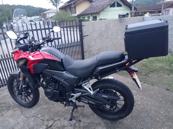 Vendo CB 500x muito bonita em perfeito estado.