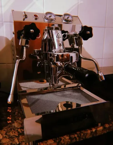 Máquina de café espresso italiana E-61 Isomac modelo Tea Due 220v