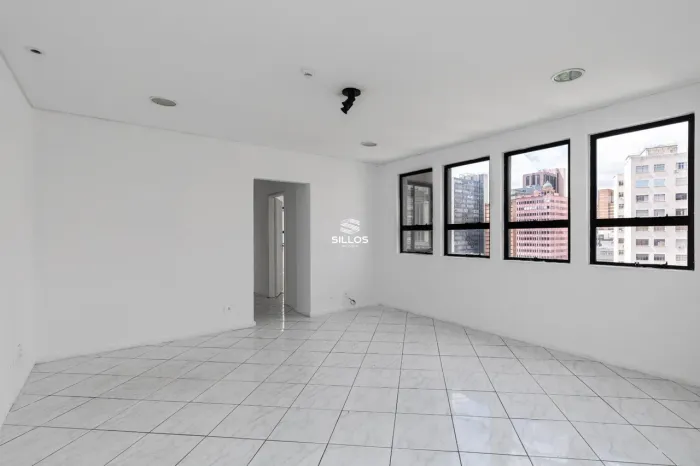 Sala comercial com 126,61 m² para alugar no Centro de Curitiba