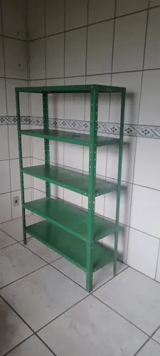 Prateleira de metal