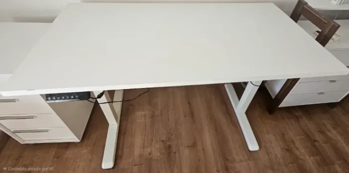 Mesa regulagem altura elétrica Slikdesk Selectia com Tampo Branco 135 x 70 cm