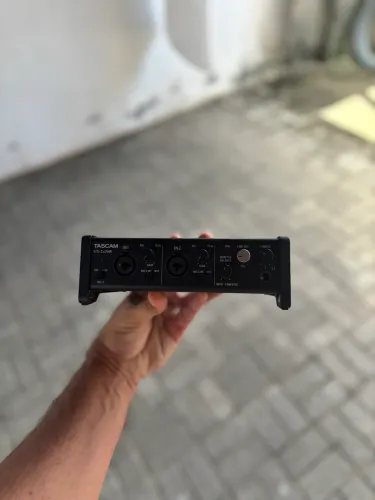 Tascam US-2x2HR 2 Microfone 2 polegadas/2 saídas interface de áudio 
