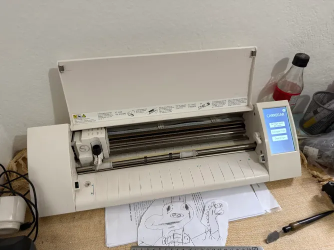 Plotter Silhouette Cameo 2 bivolt Branca Touch Screen