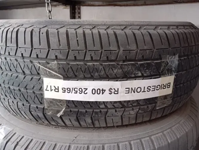 2 Pneus Bridgestone 265/65 R17 - R$400 Cada