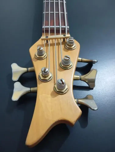 Contra baixo Luthier 5 cordas ativo