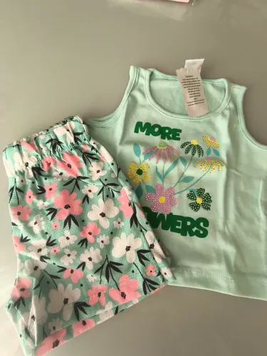 Vendo lote de conjunto de roupas de criança menino e menina sendo 14 vestido e 178 conj