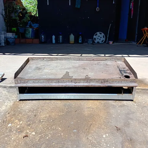 Vendo 1 chapa com gaveta 2 queimadores funcionando perfeitamente 