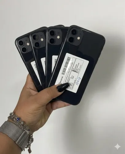 4 iPhones 11 