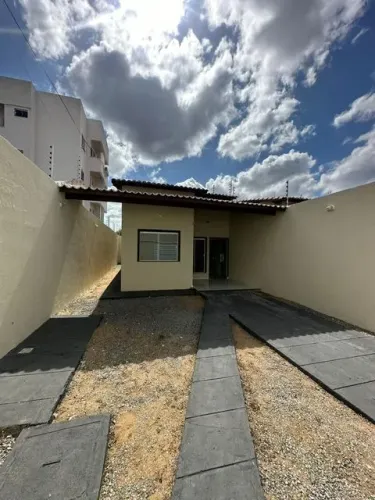 Casa com 2 Quarto(s) e 2 banheiro(s) para Alugar, 170 m² por R$ 1600 / Mês