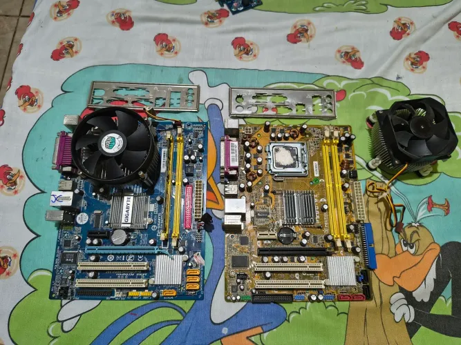 LOTE 2 Placa mãe LGA 775 DDR2 Pentium E6700 e Pentium E5200