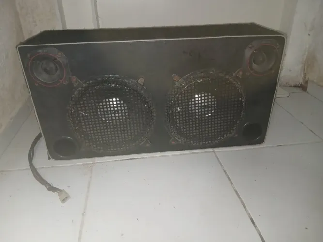 Caixa de som automotivo