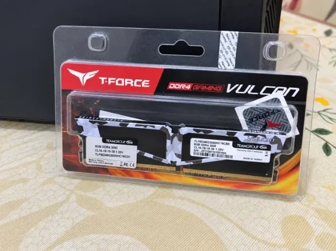 Memória RAM T-Force Vulcan 8GB (1x8GB) DDR4 3000MHz CL16 Branca - Nova Lacrada