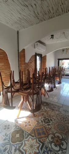 Vendo 5 conjuntos de mesa com 4 cadeiras cada!