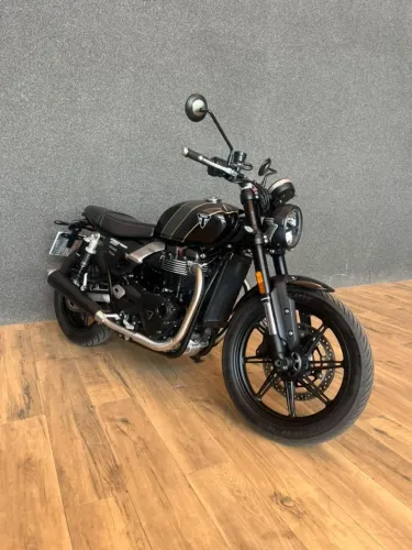 TRIUMPH SPEED TWIN 900