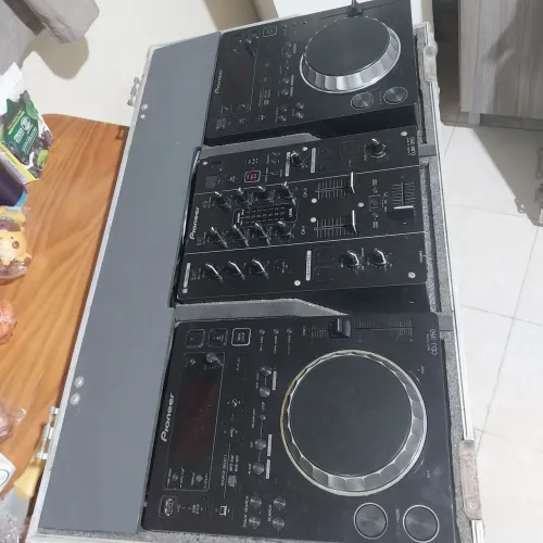 Par de cdj e mixer piooner