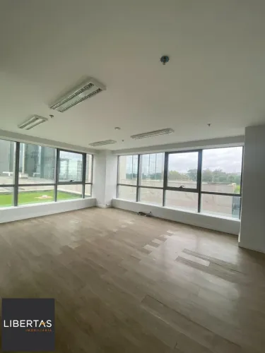 Sala Comercial no Bairro Praia de Belas - Porto Alegre