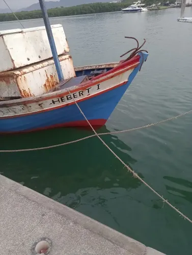 Barco pronto pra pesca
