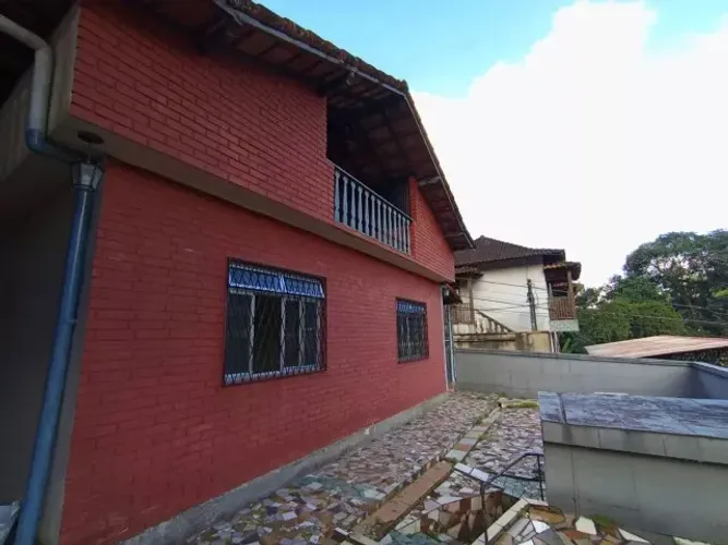CASA MURADA E INDEPENDENTE NO CENTENÁRIO / BINGEN - PETRÓPOLIS