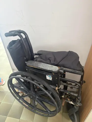 CADEIRA DE RODAS 