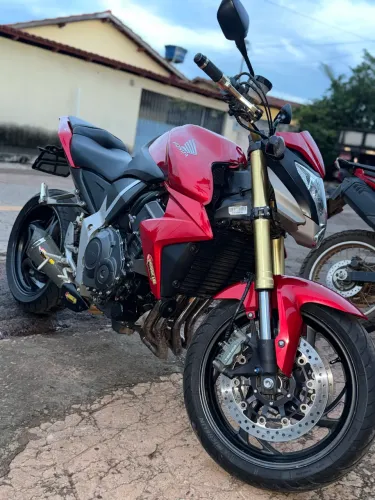 Vendo Cb 1000r único dono,tudo original só pegar e andar.