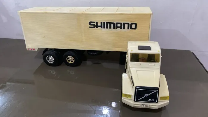 Caminhão elka volvo