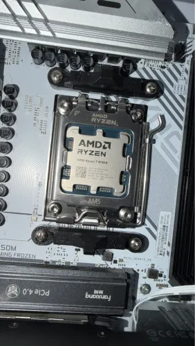 Ryzen 7 9700X