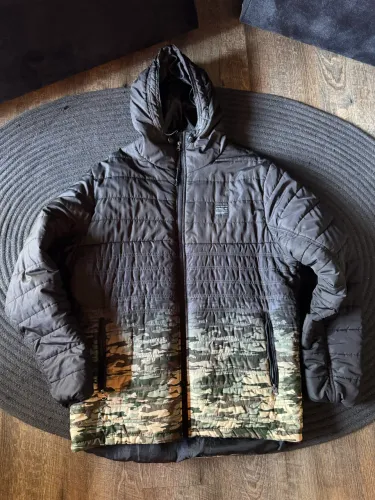 Casaco Puffer camuflado